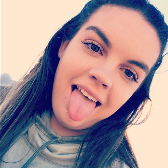 Meet your Posher, Hailey - Picture 1 of 1